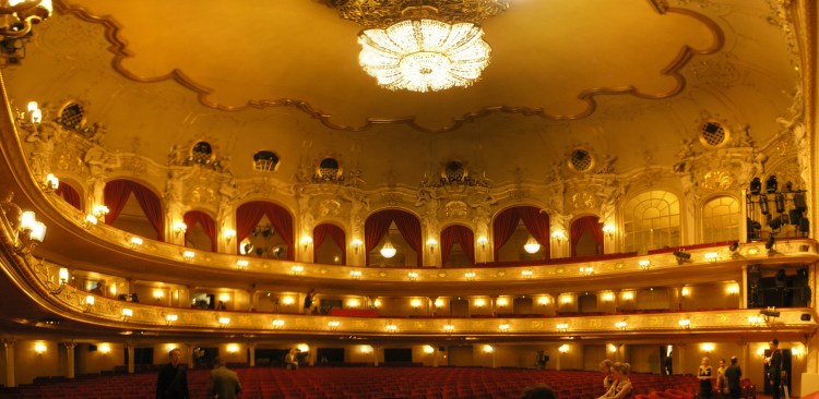 komische_oper_berlin_interior_oct_2007